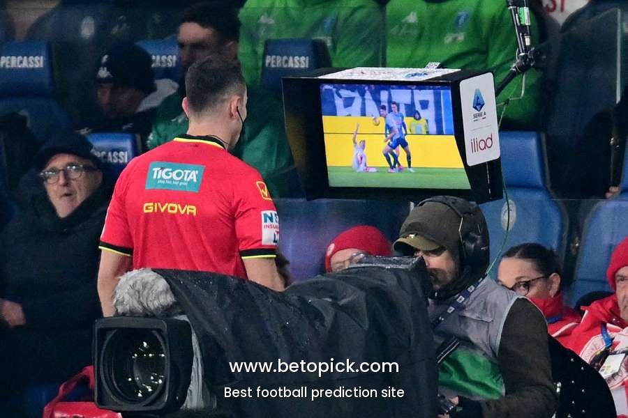 Serie A referees to start announcing VAR decisions live in stadiums and TV