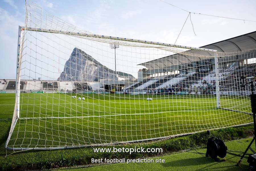 Real Betis and Como players trade blows in huge bust-up during friendly