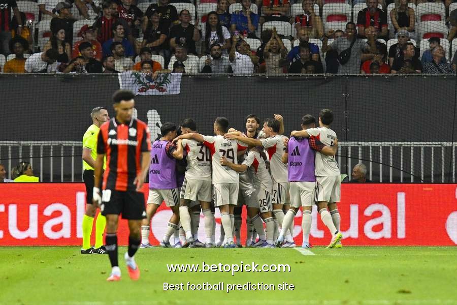 Benfica take two-goal lead support to Portugal after first-leg win over Nice