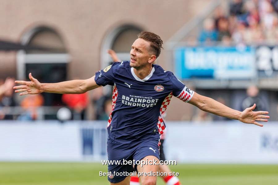 Luuk de Jong completes surprise signing at Portuguese giants Porto